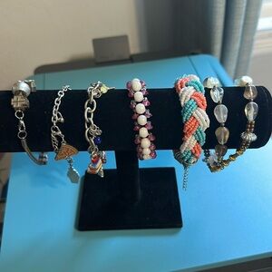 Clasp bracelets with mixed materials. Beads & charms.